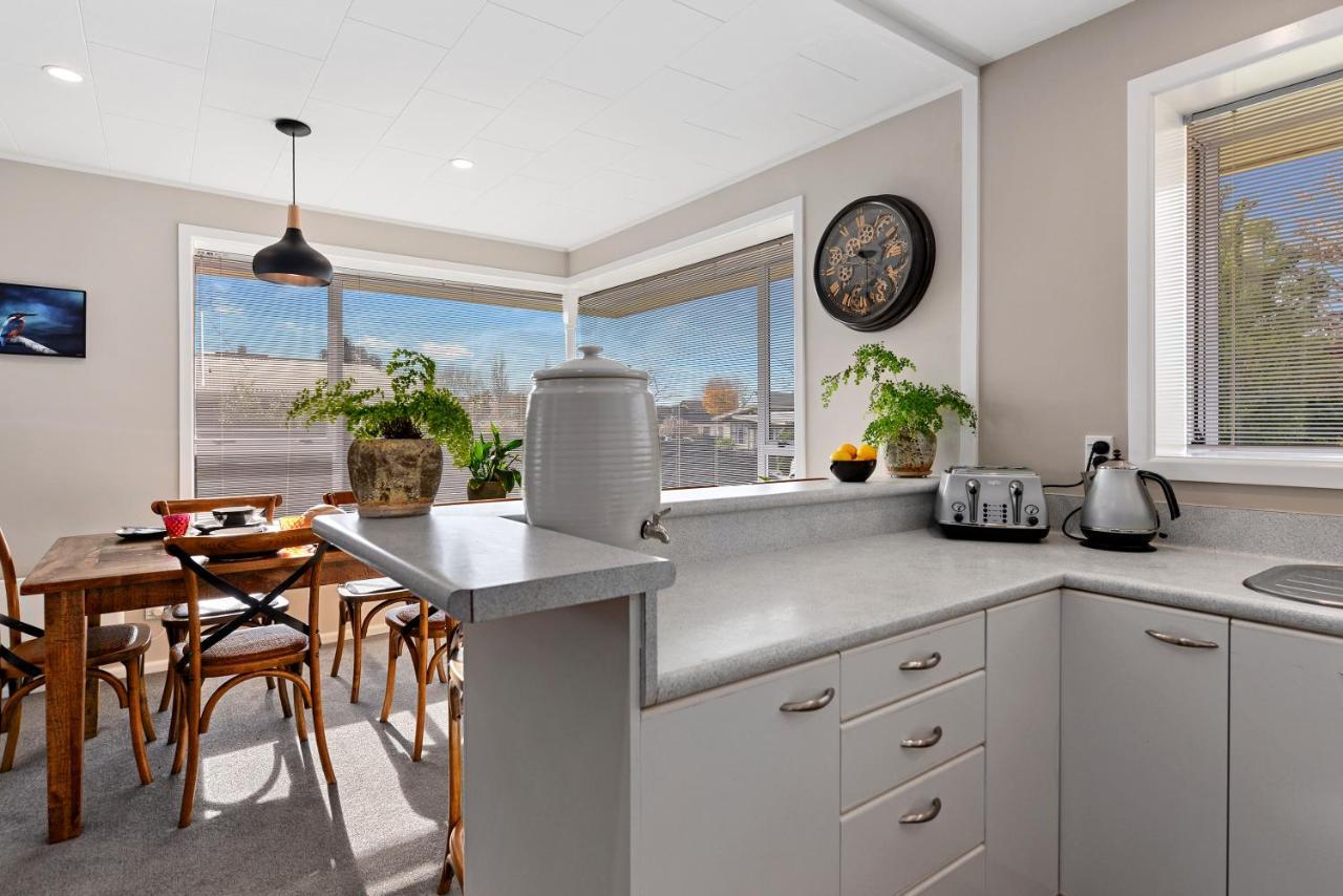 Leave Of Absence - Christchurch Holiday Home エクステリア 写真